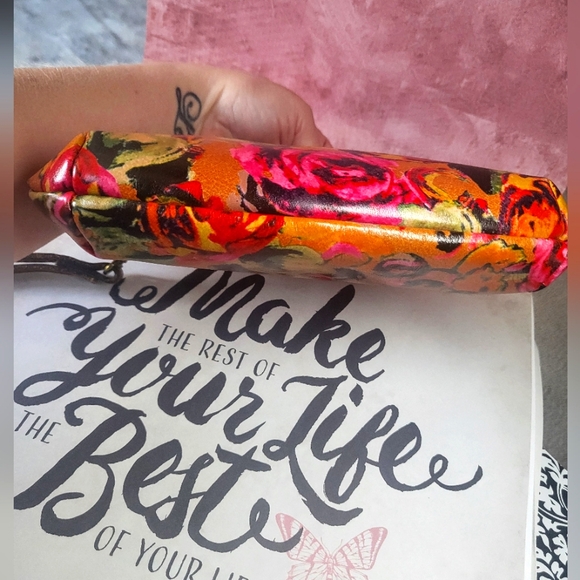 Patricia Nash Summer Roses Kiss Lock Wristlet EUC - Picture 4 of 14